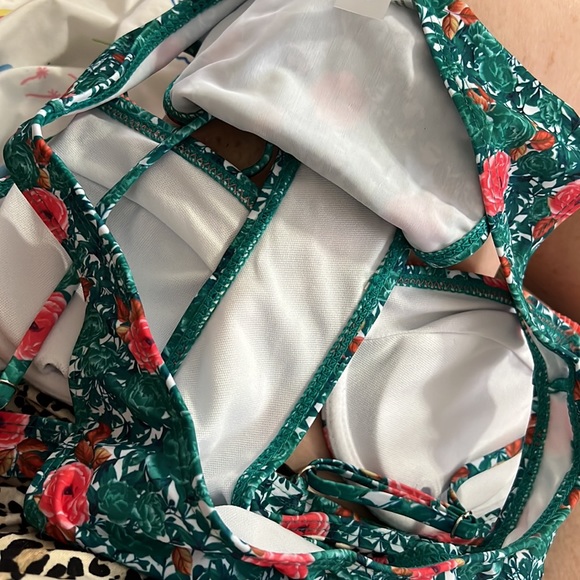 NWOT Floerns Floral Frill Trim High Cut Bikini Medium 2 piece bathing suit - Picture 11 of 11